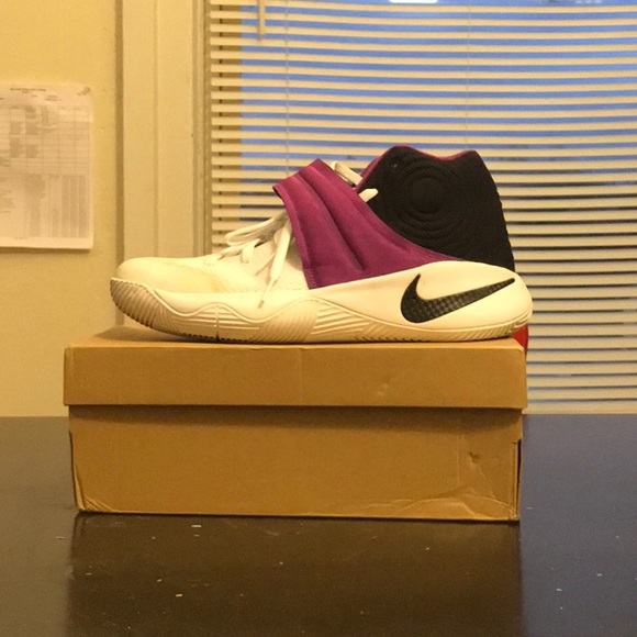 Nike Kyrie Kyrache Basketball shoe